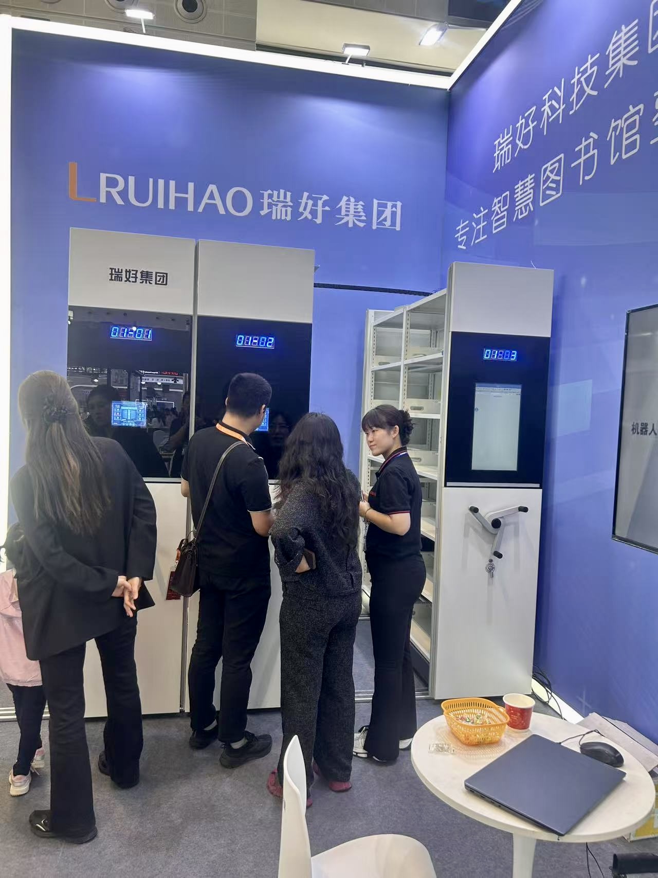 【展會(huì)收官 | 感恩同行】瑞好集團(tuán)教裝展現(xiàn)場(chǎng)紀(jì)實(shí):用專注與真誠(chéng)收獲信任 【展會(huì)收官 | 感恩同行】瑞好集團(tuán)教裝展現(xiàn)場(chǎng)紀(jì)實(shí):用專注與真誠(chéng)收獲信任